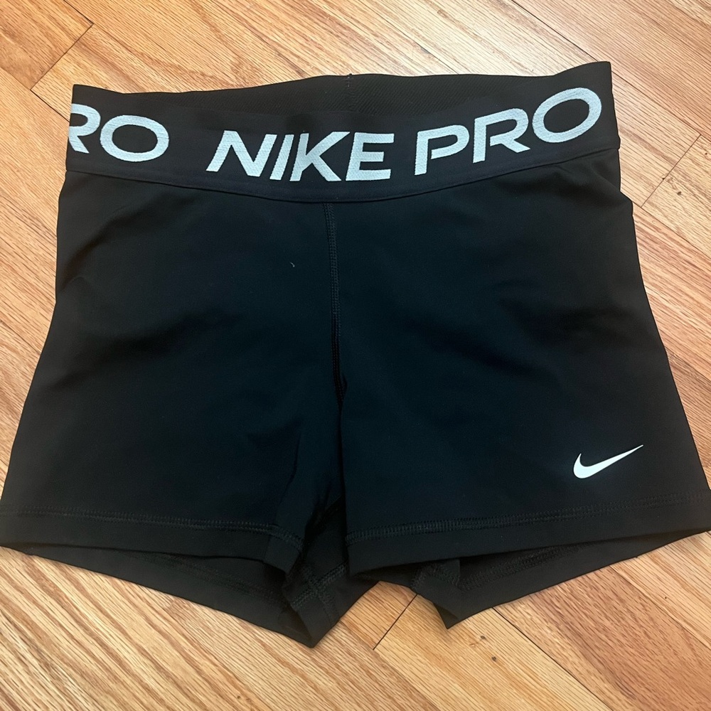 Small women’s black Nike pro spandex